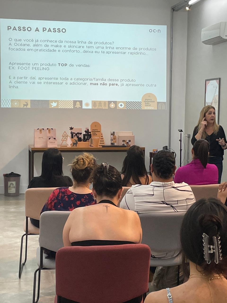 Treinamento da equipe Oceane conduzido por Andréa Thomé